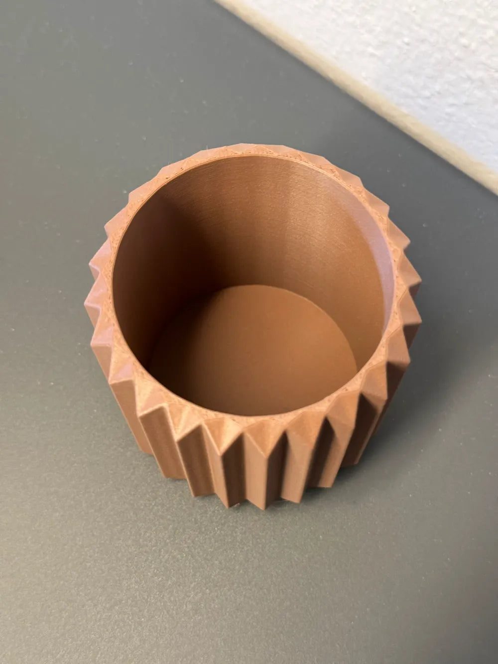 Chậu Cây Tam Giác Gân Lớn – Planter 1